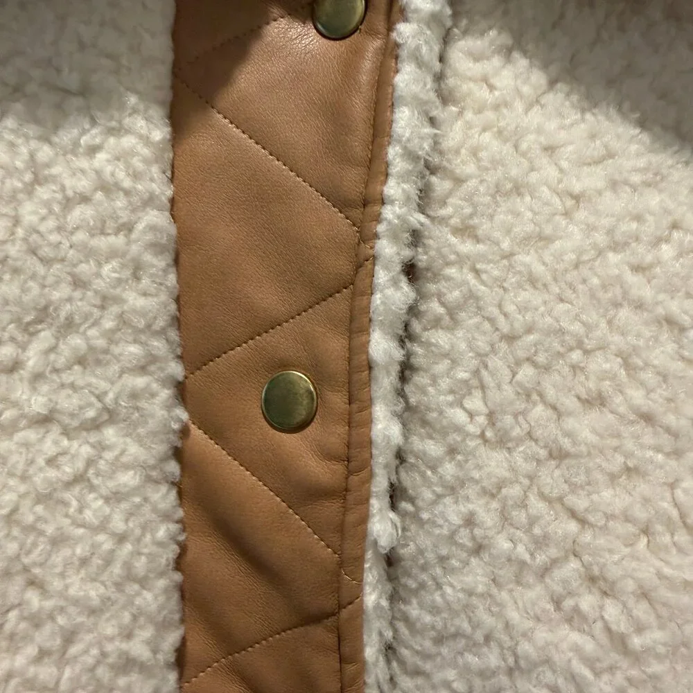 Sherpa barn coat - like new - size Large - Picture 4 of 6